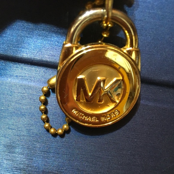 MICHAEL KORS GOLD TONE EMBOSSED LOCK CHARM BALLCHAIN KEY FOB KEYCHAIN HANGTAG - Picture 3 of 6
